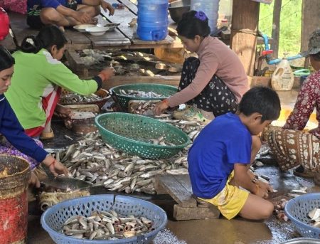 le pecheur au village flottant
